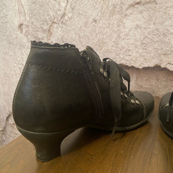 Brako Black Leather Victorian Leather Steampunk Booties - Picture 5 of 9